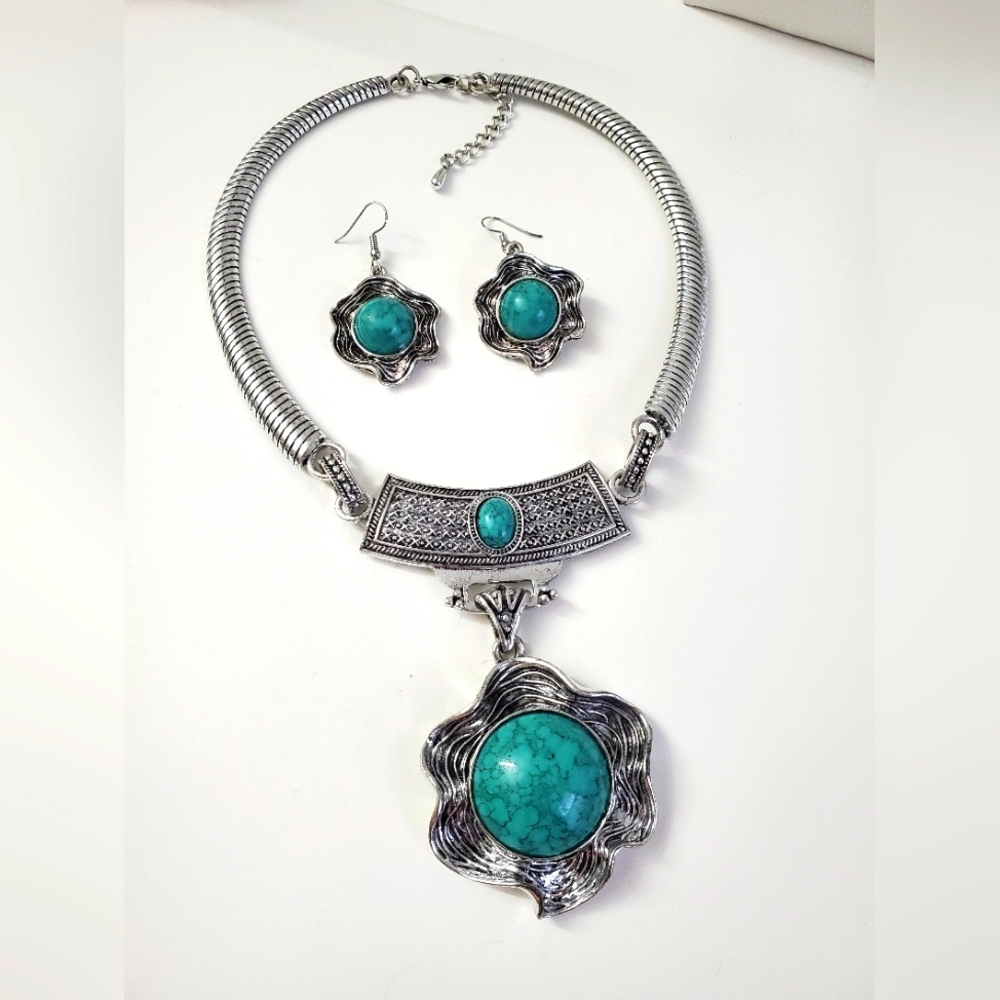 Cleopatra Turquoise Blossom Necklace with Earrings - Picture 1 of 9